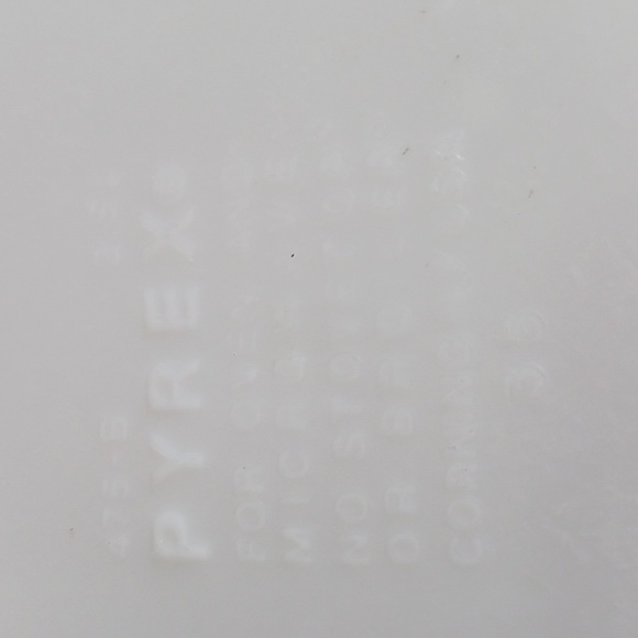 Vintage pyrex green flower casserole - Picture 3 of 5